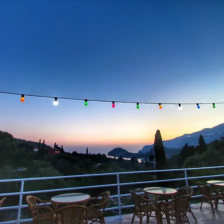 アパートホテル Avra Sunset Sea View 3*